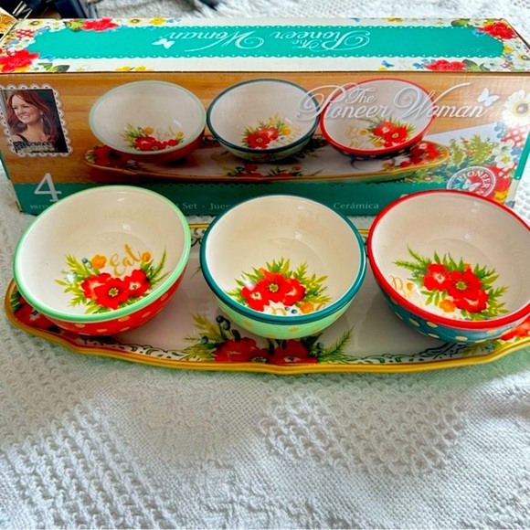 Pioneer Woman Garland 4-Piece Ceramic Condiment Set Winter Bouquet Pattern - Picture 3 of 14